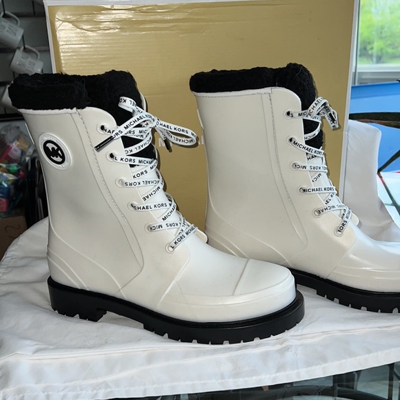 NEW Michael Kors Montaigne women’s size 10 PVC white boot. - Picture 2 of 3